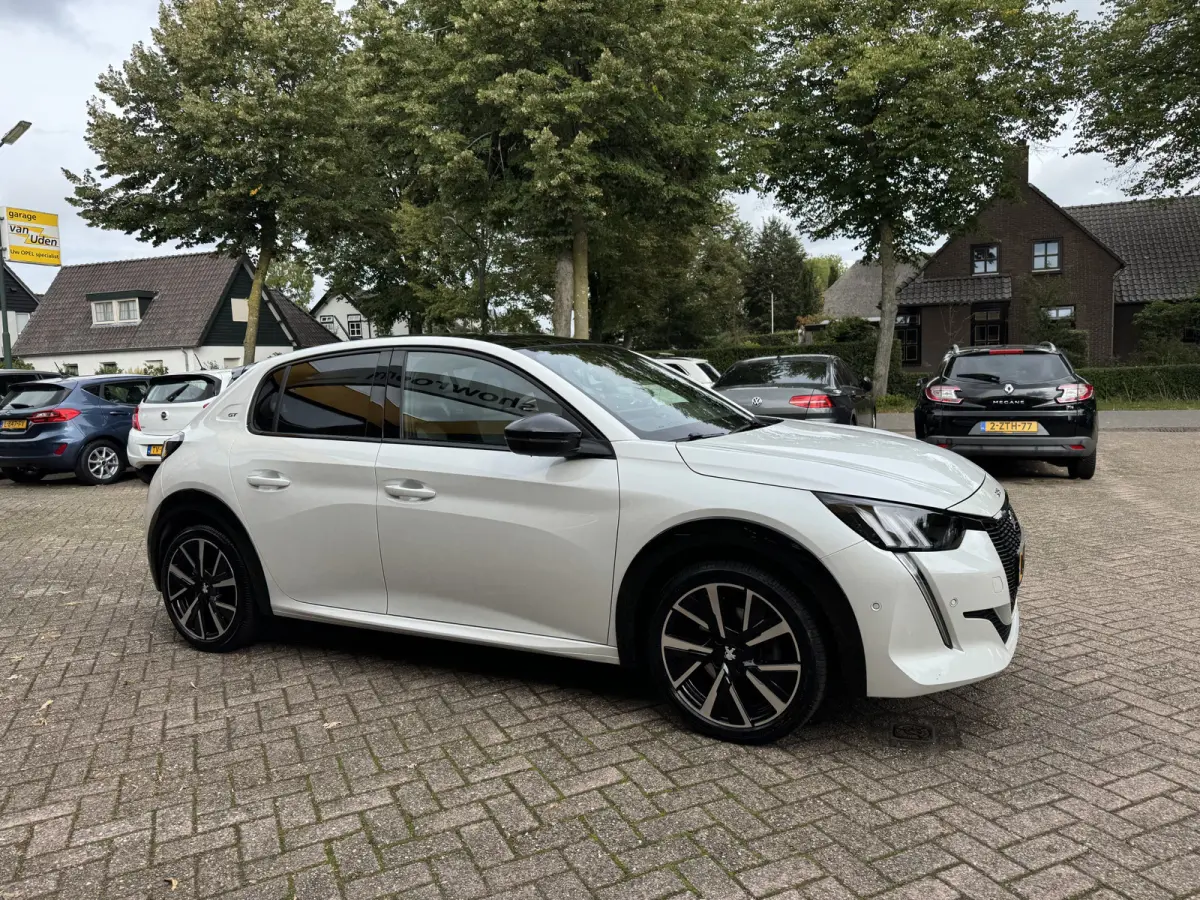 1.2 PureTech GT Pack Climate Control 3D Cockpit Pano Carplay