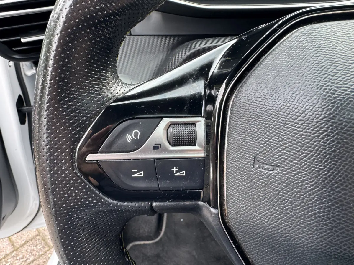 1.2 PureTech GT Pack Climate Control 3D Cockpit Pano Carplay