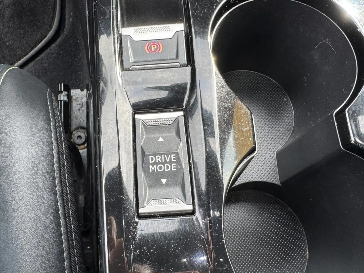 1.2 PureTech GT Pack Climate Control 3D Cockpit Pano Carplay