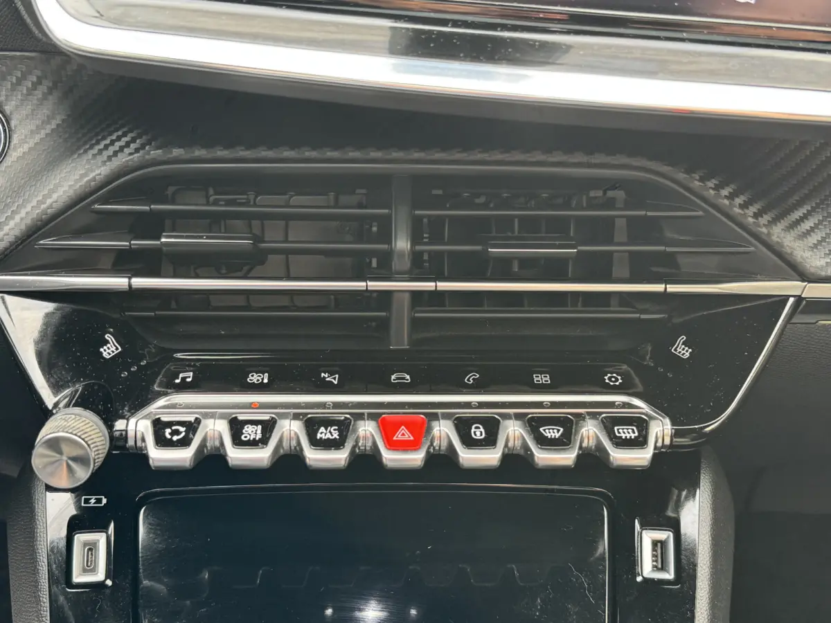 1.2 PureTech GT Pack Climate Control 3D Cockpit Pano Carplay