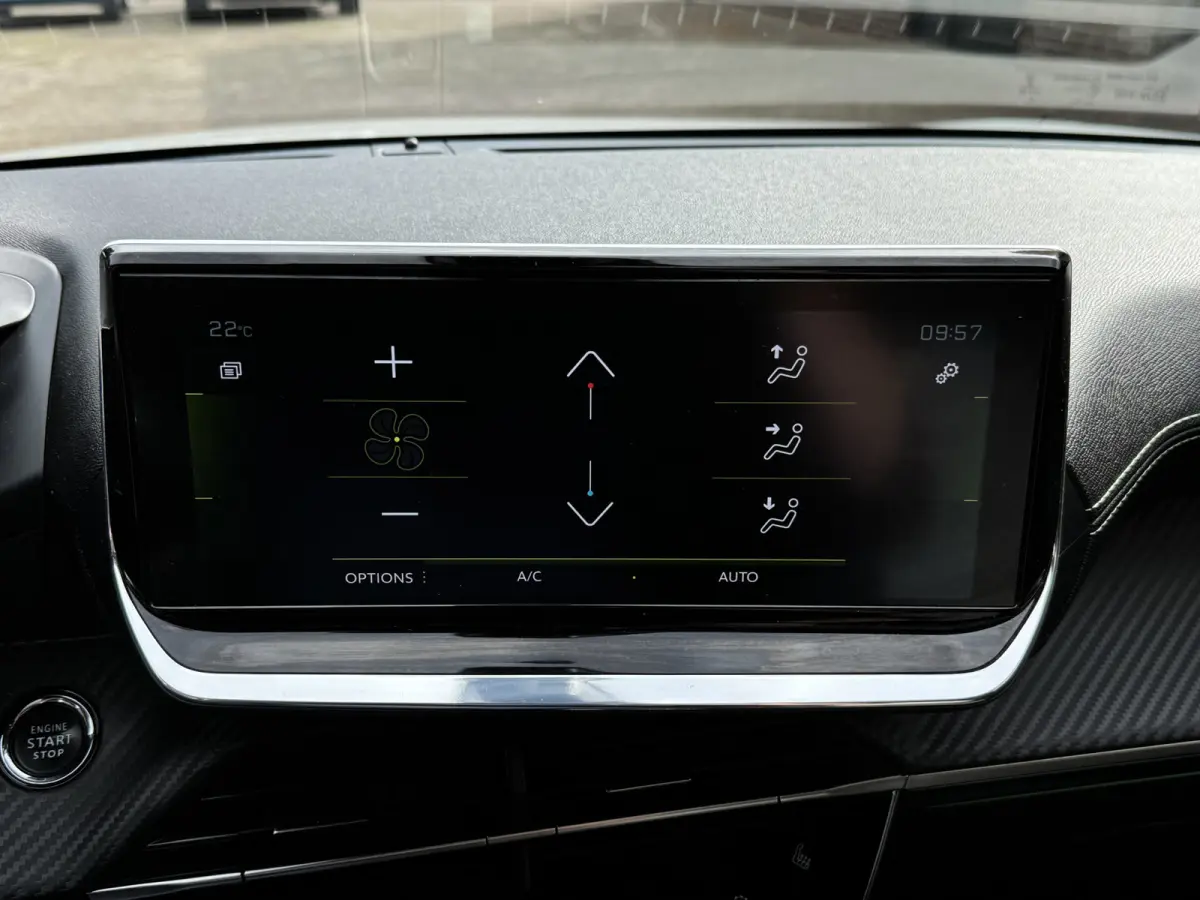 1.2 PureTech GT Pack Climate Control 3D Cockpit Pano Carplay