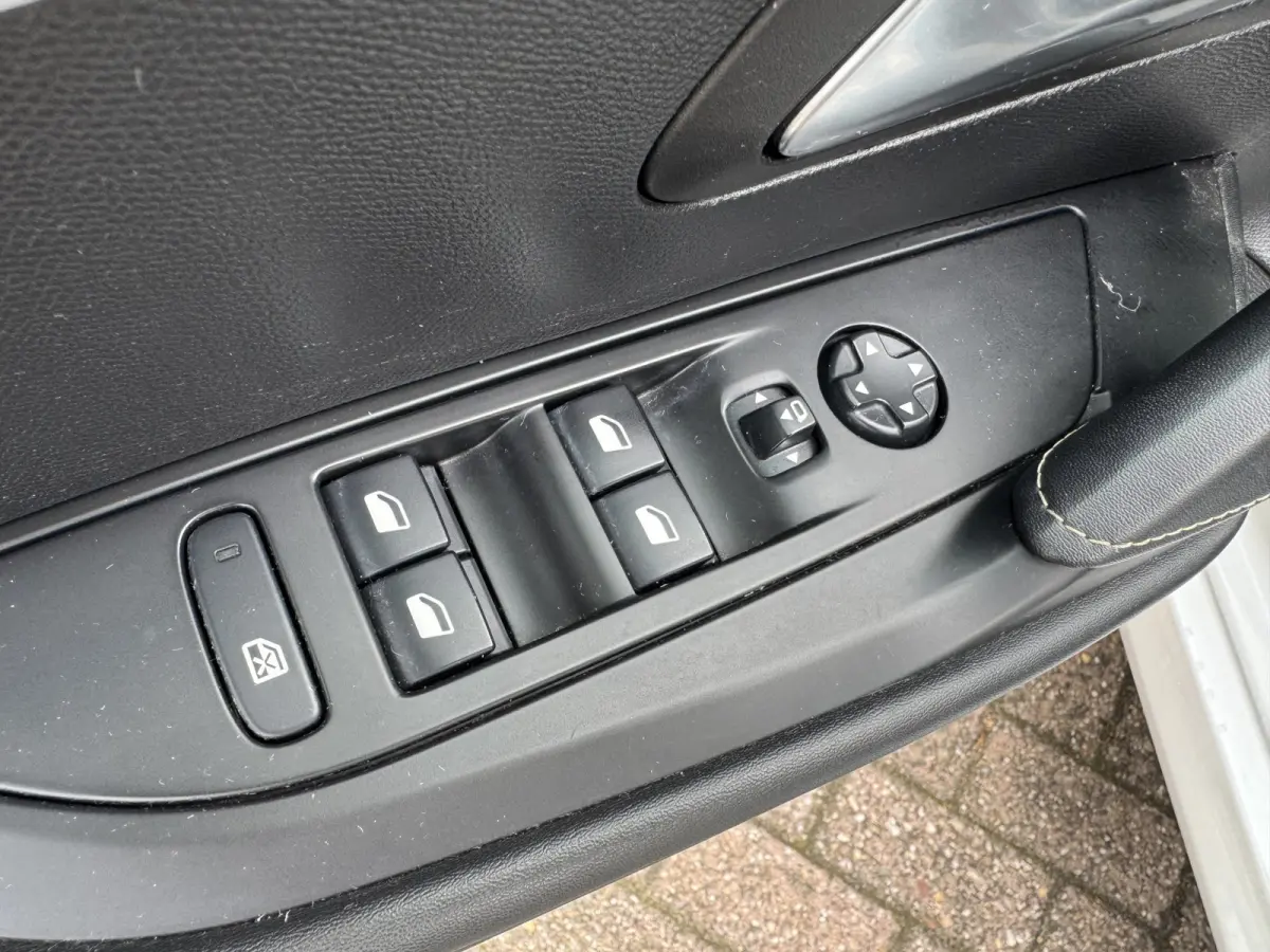 1.2 PureTech GT Pack Climate Control 3D Cockpit Pano Carplay
