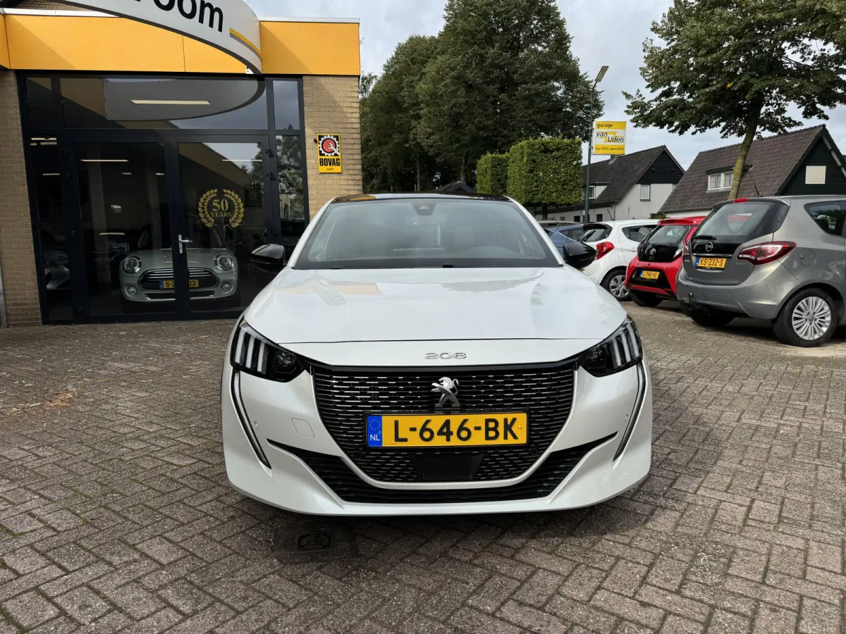 1.2 PureTech GT Pack Climate Control 3D Cockpit Pano Carplay