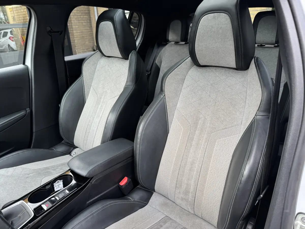 1.2 PureTech GT Pack Climate Control 3D Cockpit Pano Carplay