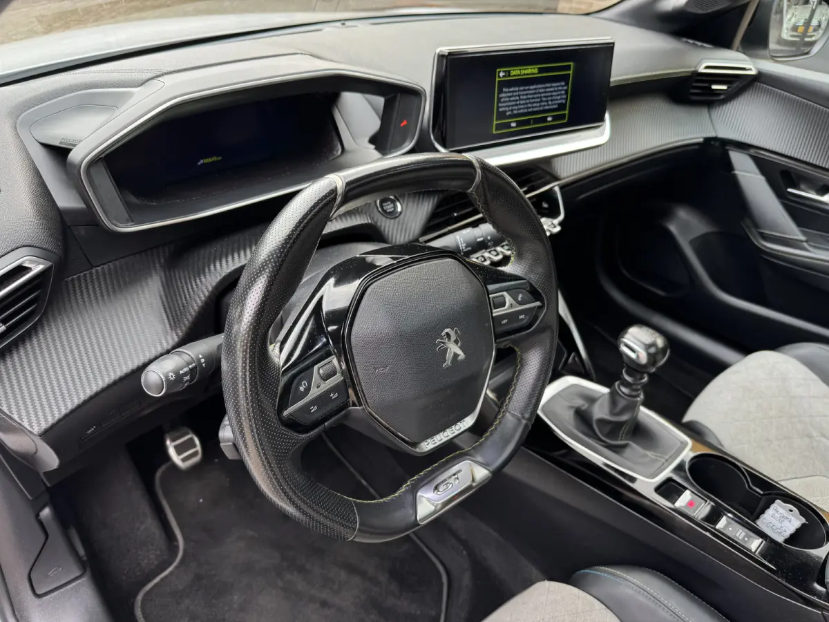 1.2 PureTech GT Pack Climate Control 3D Cockpit Pano Carplay