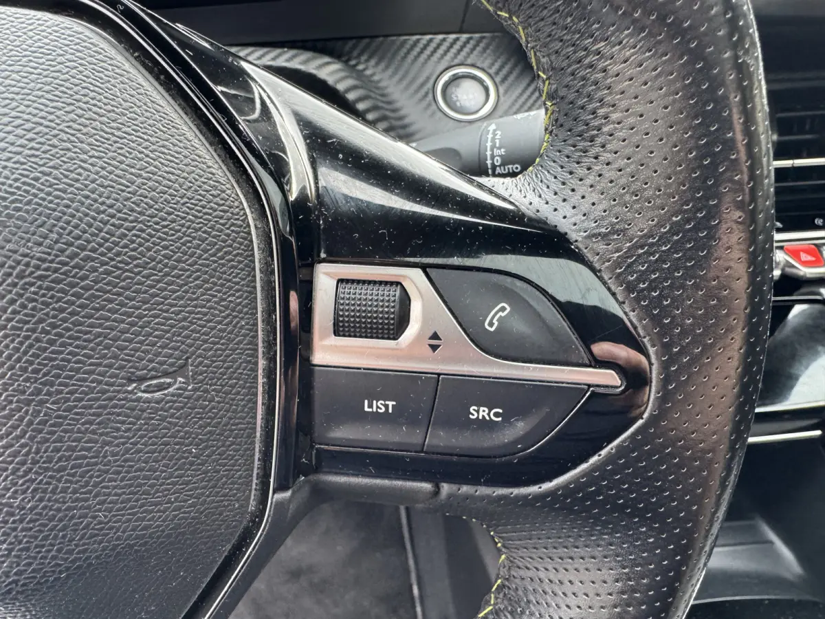 1.2 PureTech GT Pack Climate Control 3D Cockpit Pano Carplay