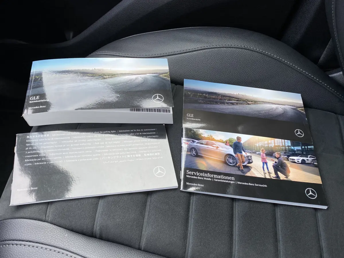 300 d 4MATIC Premium Plus AMG Pano Schuifdak Luchtvering 360Camera