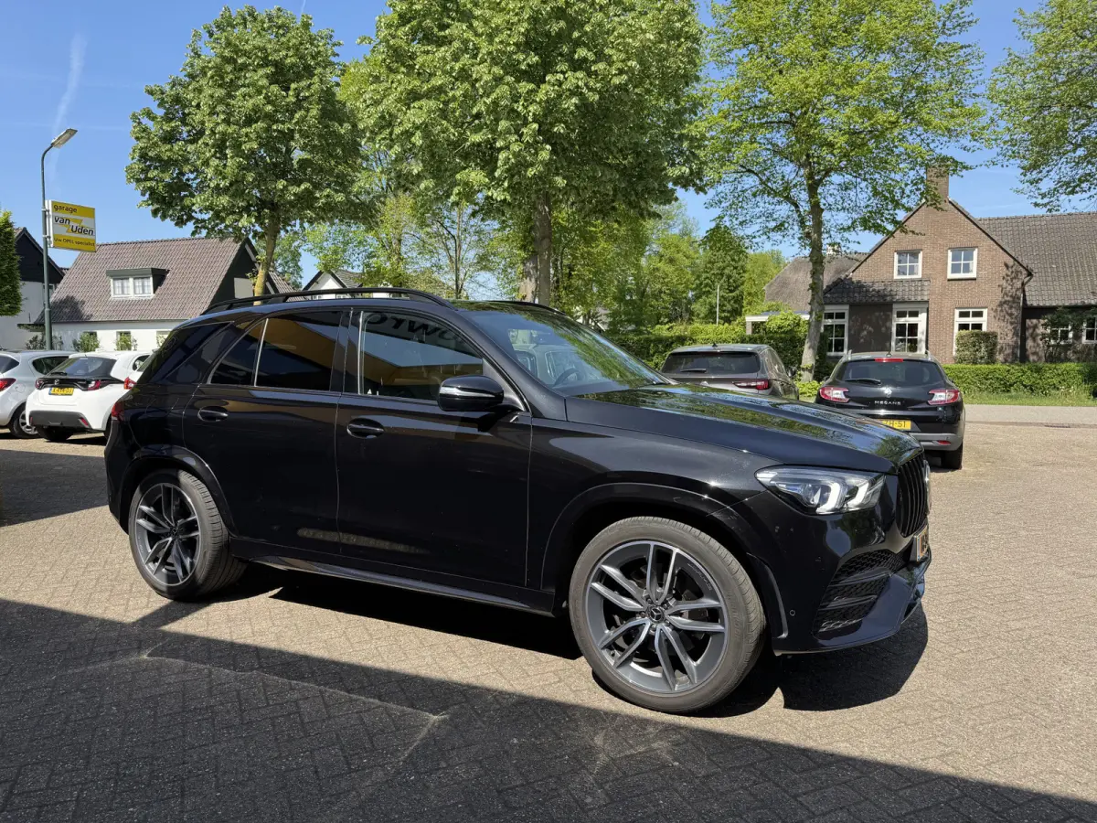 300 d 4MATIC Premium Plus AMG Pano Schuifdak Luchtvering 360Camera