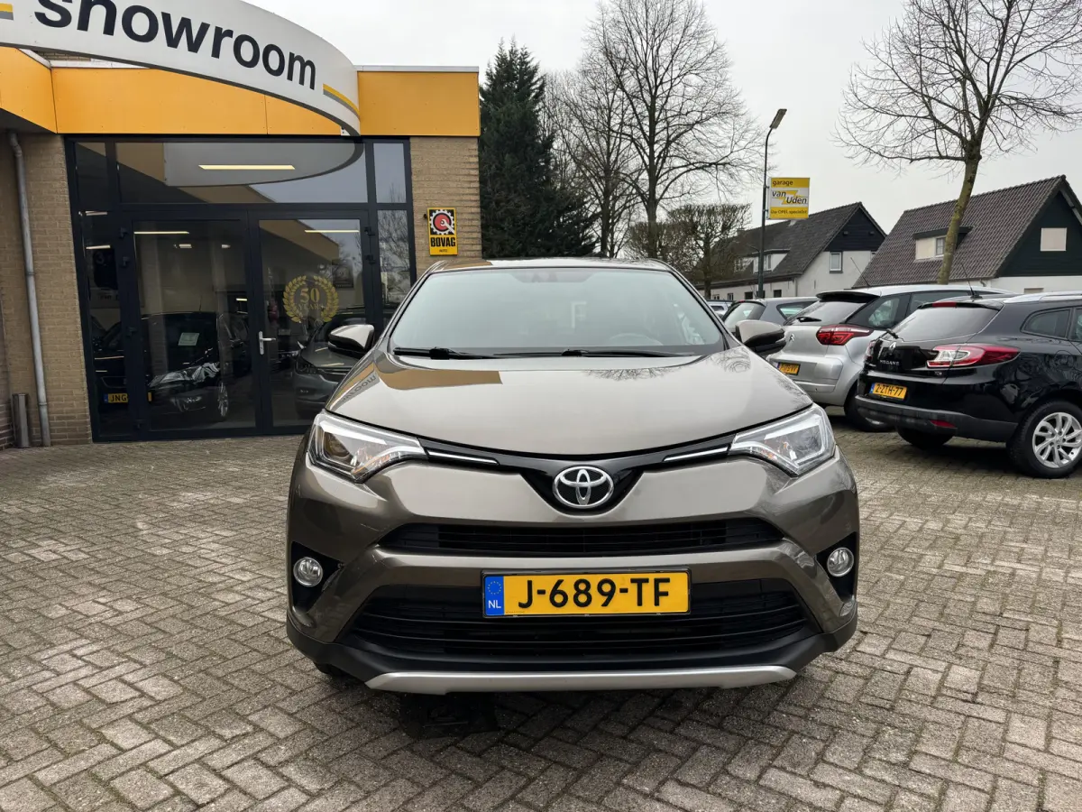 2.0 VVT-i AWD Style Automaat Leder Navi Camera