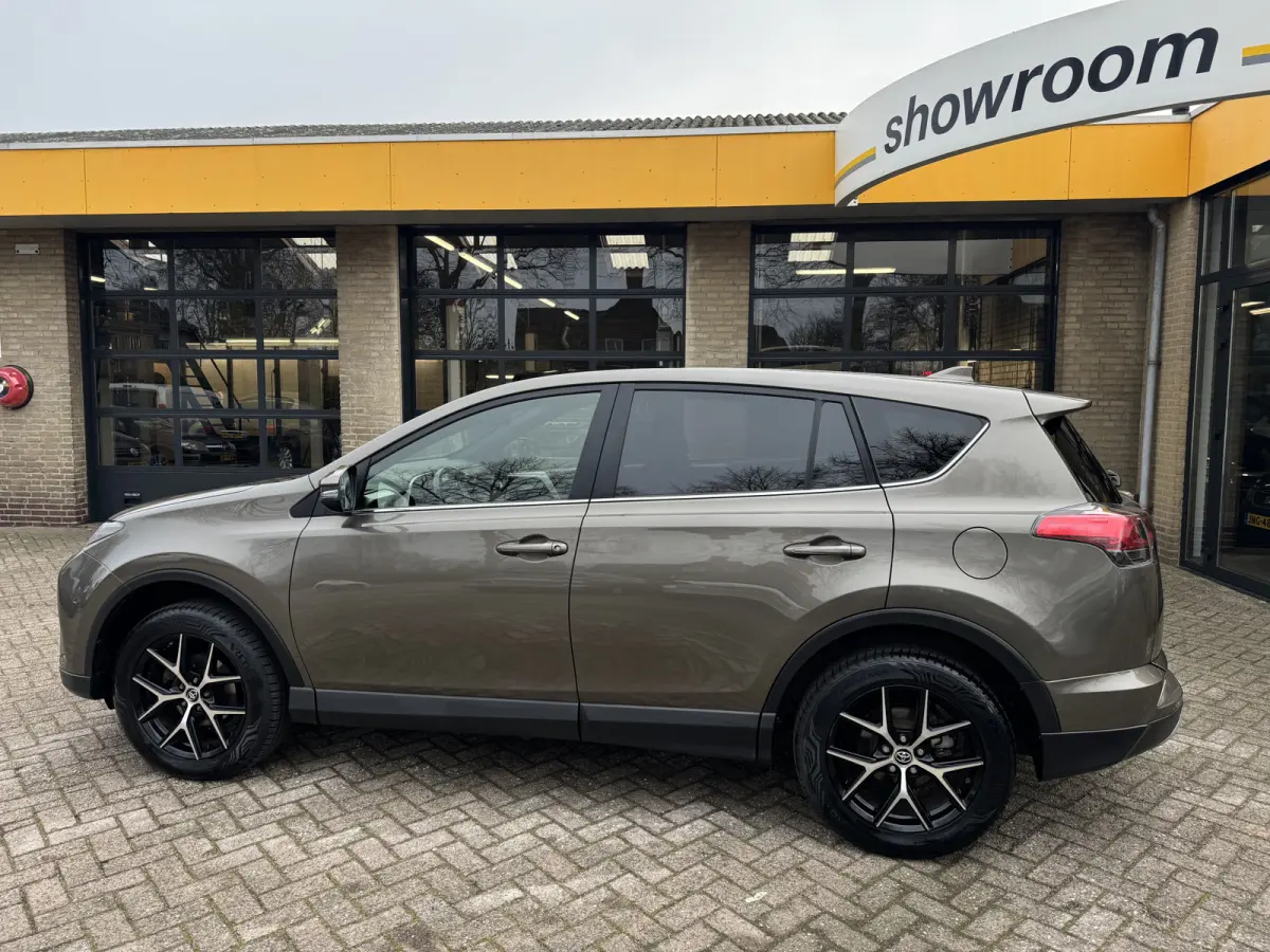 2.0 VVT-i AWD Style Automaat Leder Navi Camera