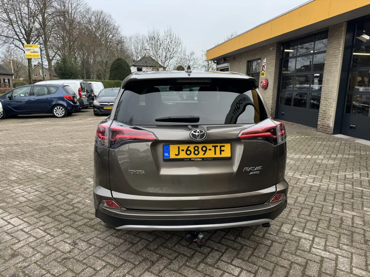 2.0 VVT-i AWD Style Automaat Leder Navi Camera