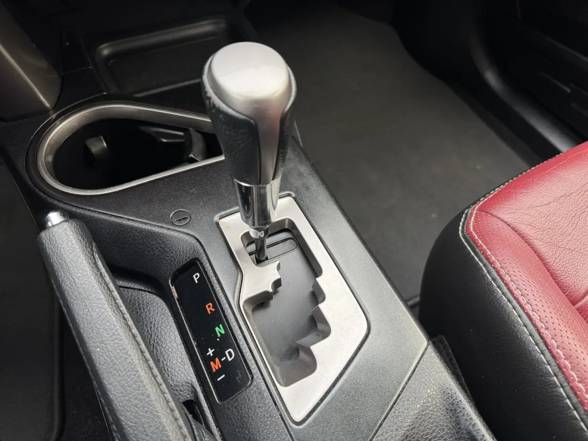 2.0 VVT-i AWD Style Automaat Leder Navi Camera