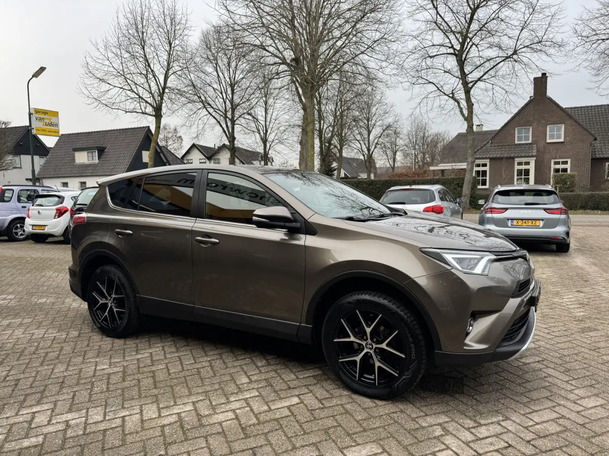 2.0 VVT-i AWD Style Automaat Leder Navi Camera
