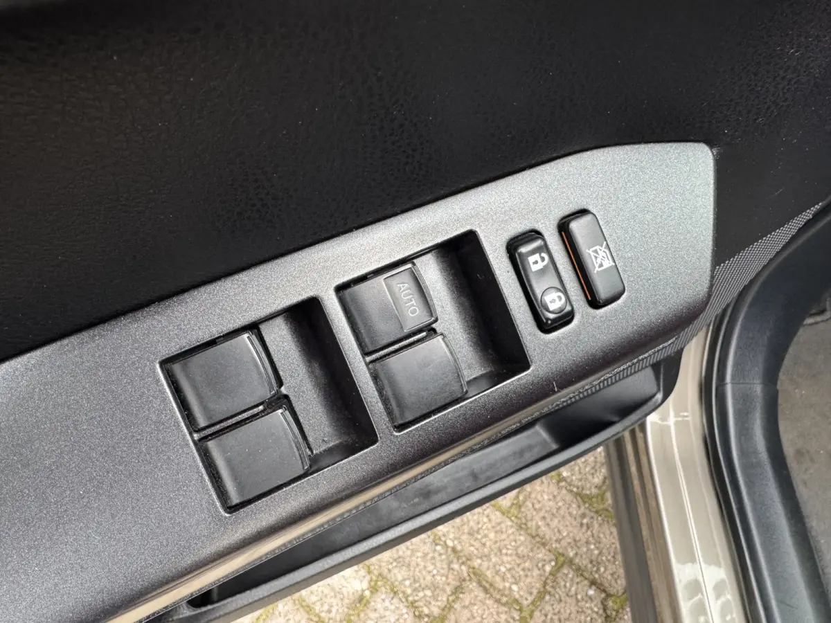 2.0 VVT-i AWD Style Automaat Leder Navi Camera