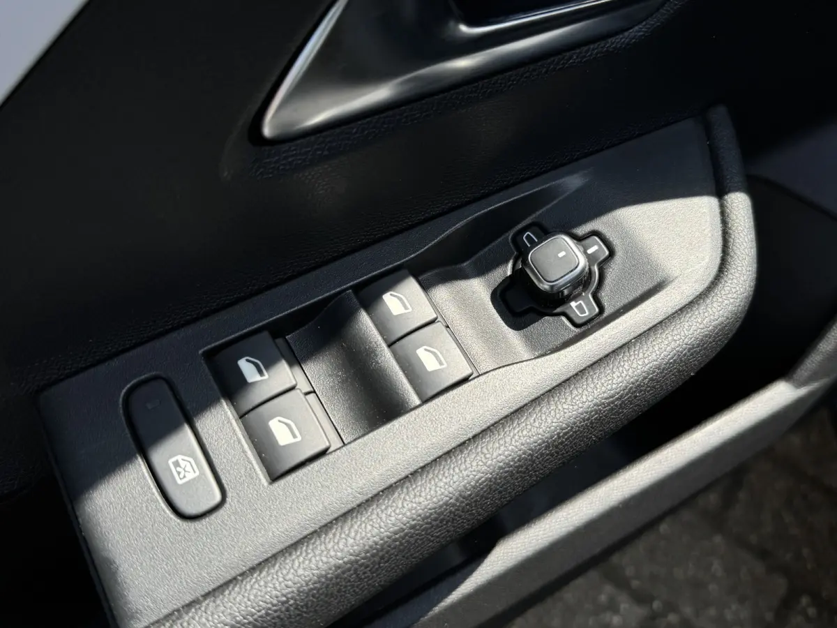 1.2 Level 2 Climate Control Navi Carplay