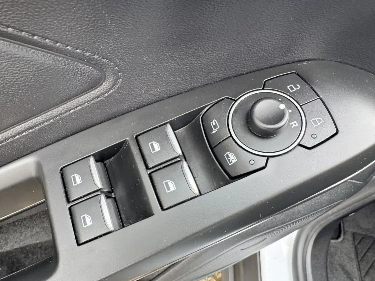 1.0 EcoBoost Hybrid Titanium Climate Control Camera Carplay