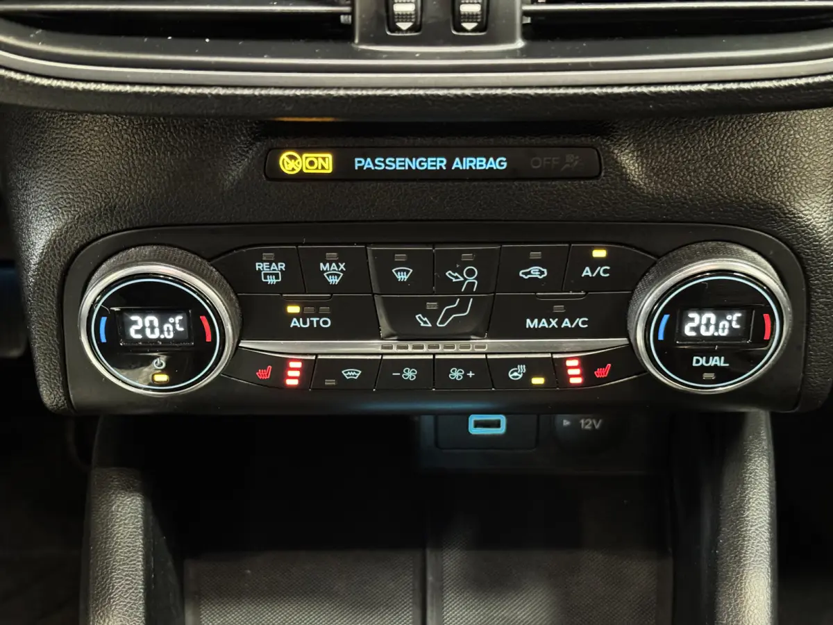 1.0 EcoBoost Hybrid Titanium Climate Control Camera Carplay