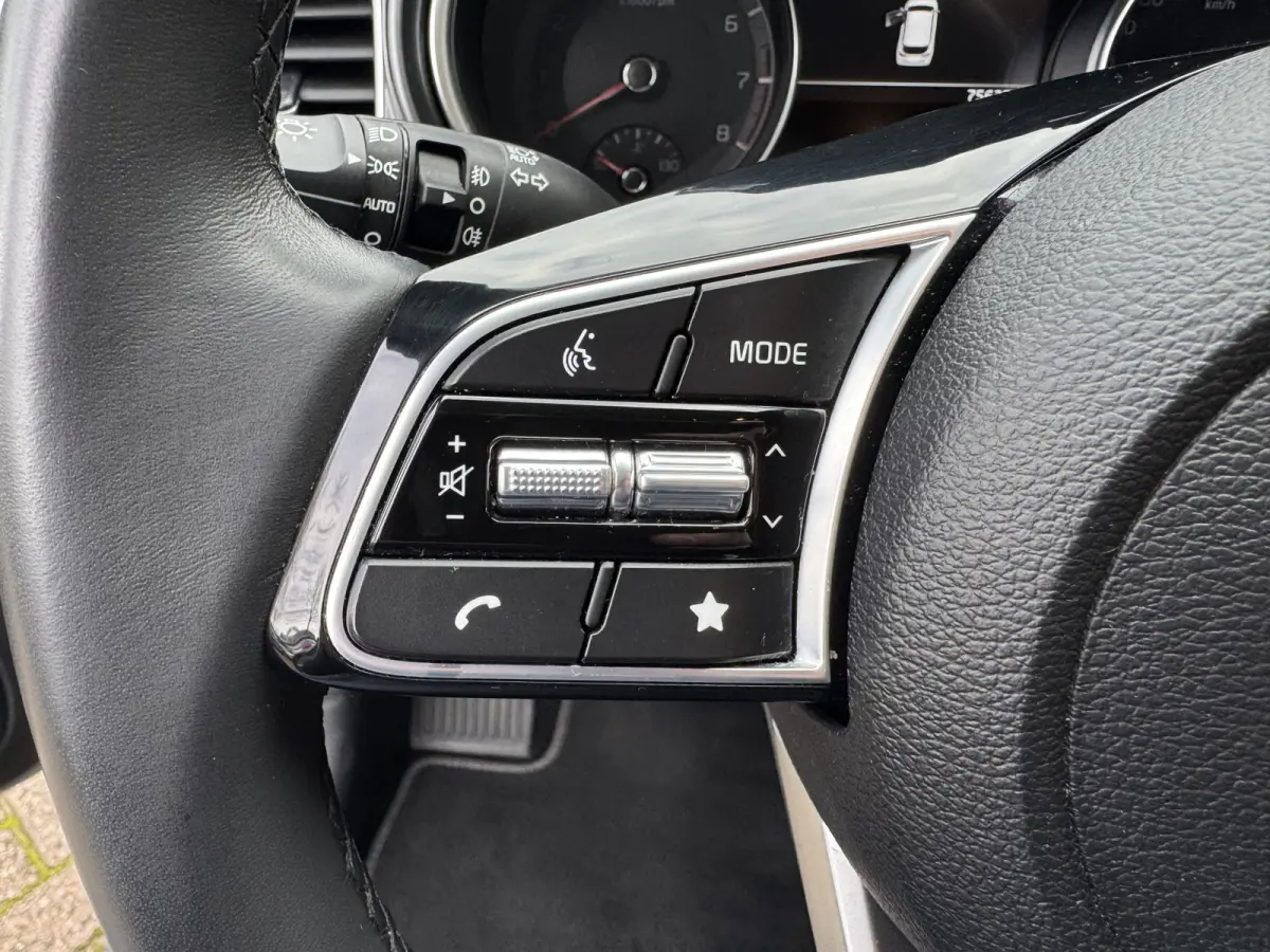 1.0 T-GDi DynamicLine Climate Control Navi Camera Carplay