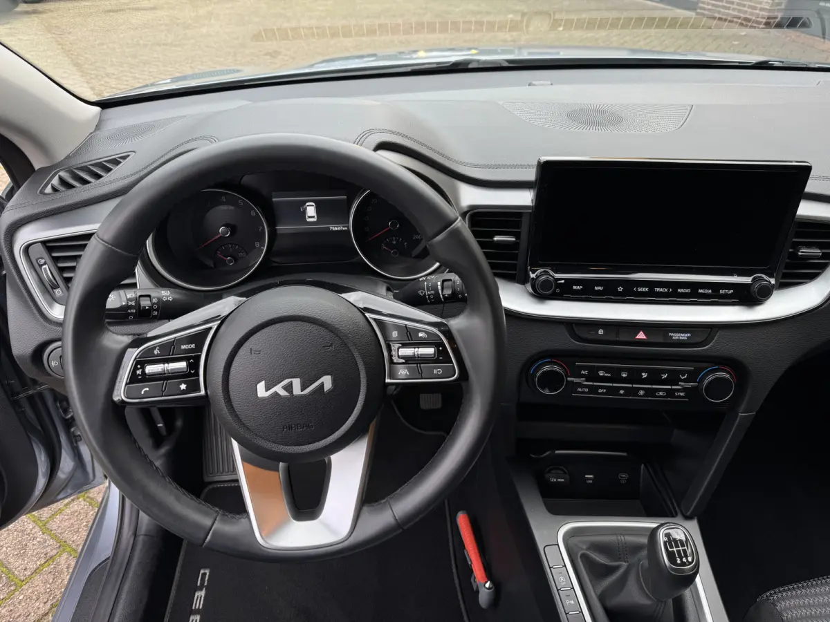 1.0 T-GDi DynamicLine Climate Control Navi Camera Carplay