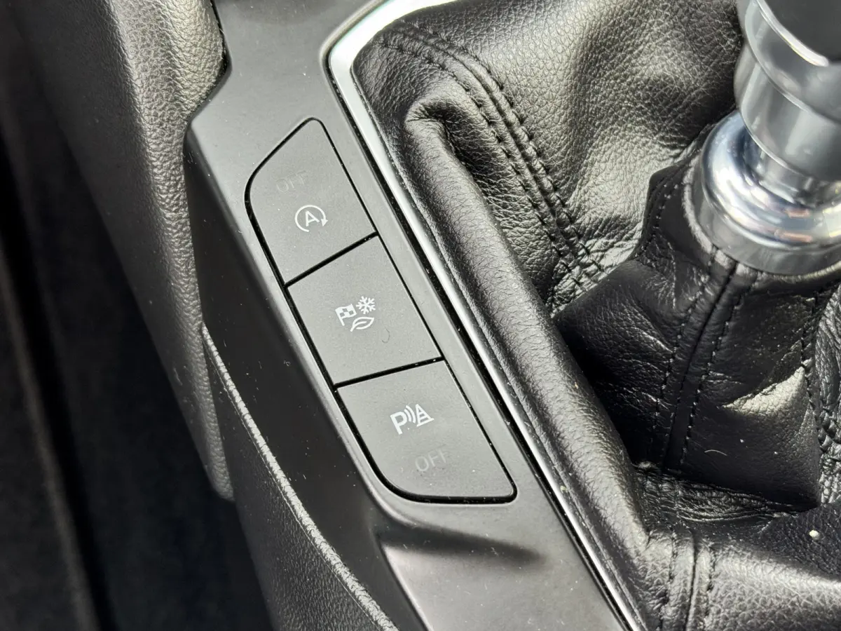 1.0 EcoBoost Hybrid Titanium Climate Control Camera Carplay