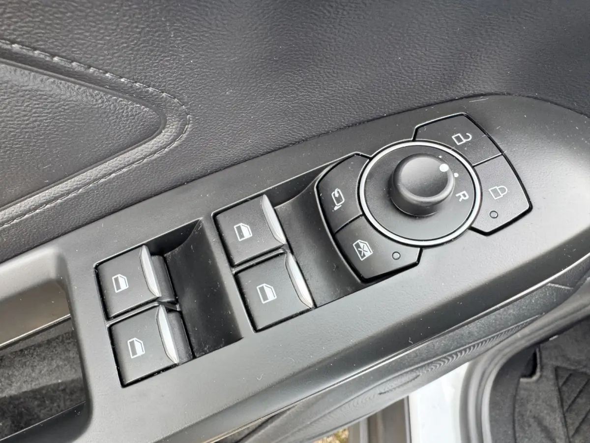 1.0 EcoBoost Hybrid Titanium Climate Control Camera Carplay
