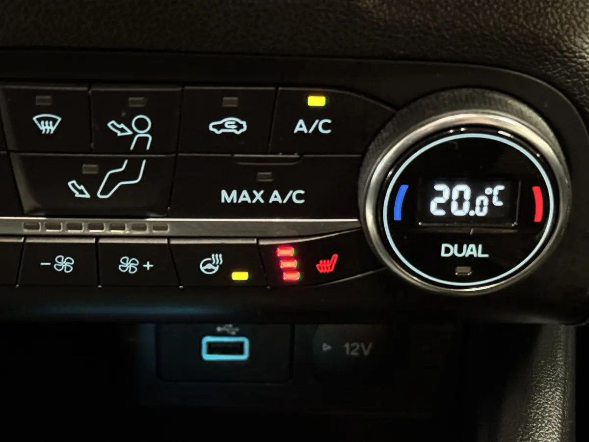 1.0 EcoBoost Hybrid Titanium Climate Control Camera Carplay