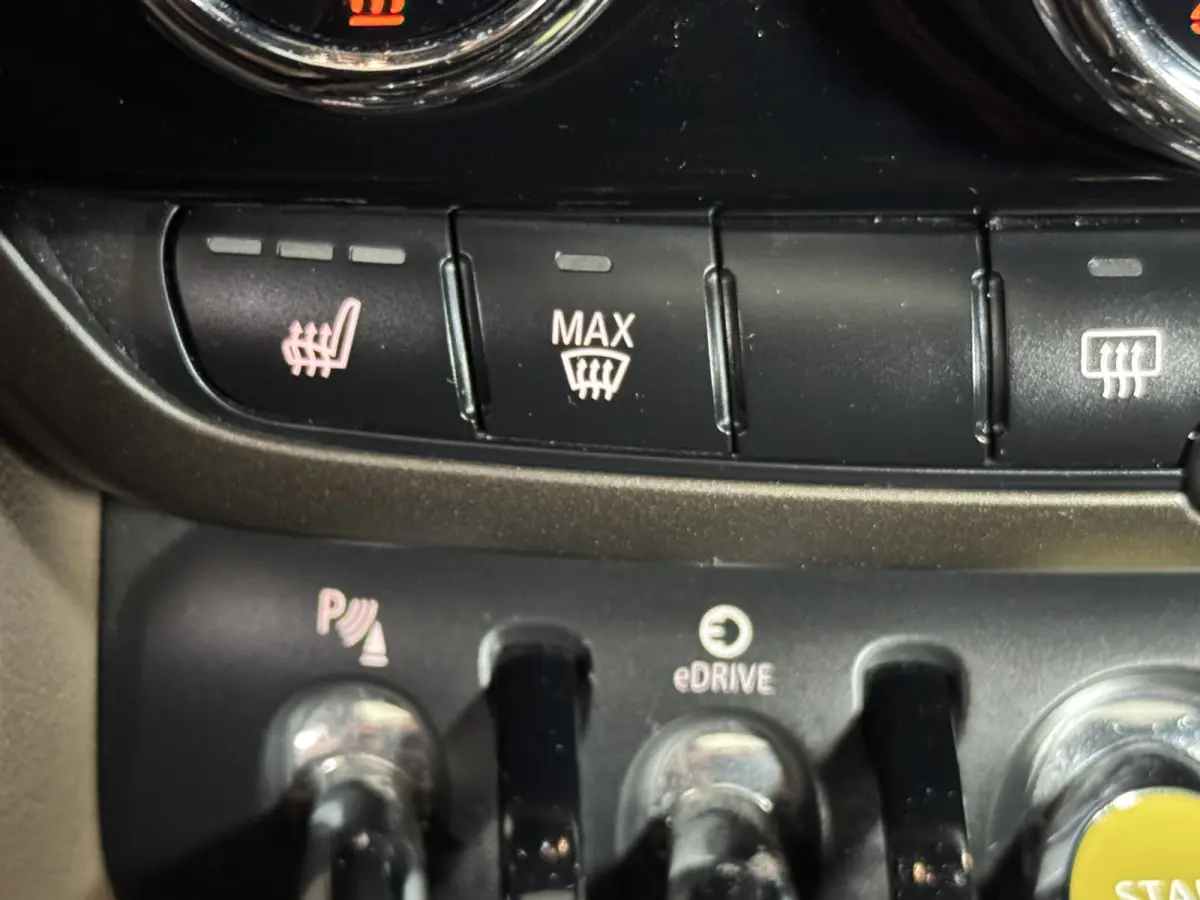 1.5 Cooper ALL4 Chili Climate Control PanoSchuifdak Navi Carplay