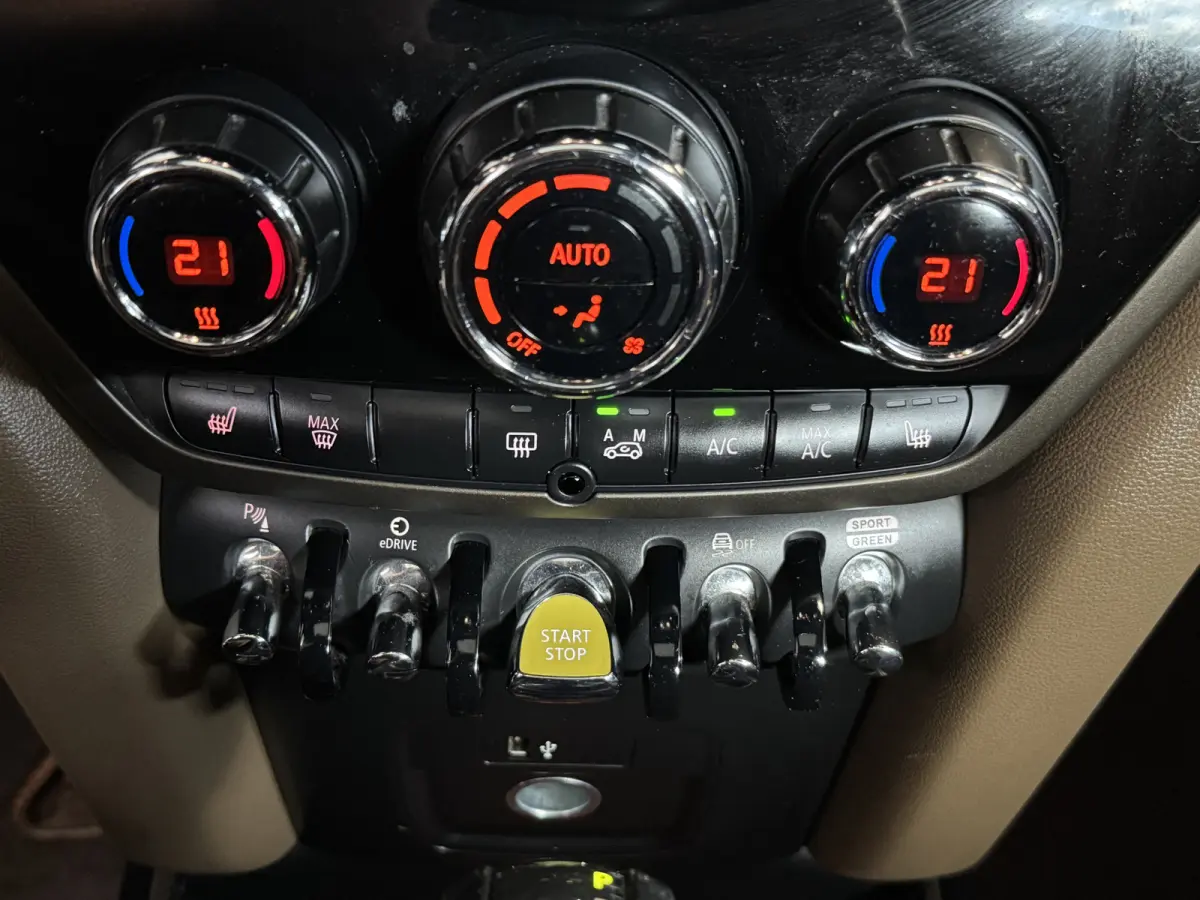 1.5 Cooper ALL4 Chili Climate Control PanoSchuifdak Navi Carplay