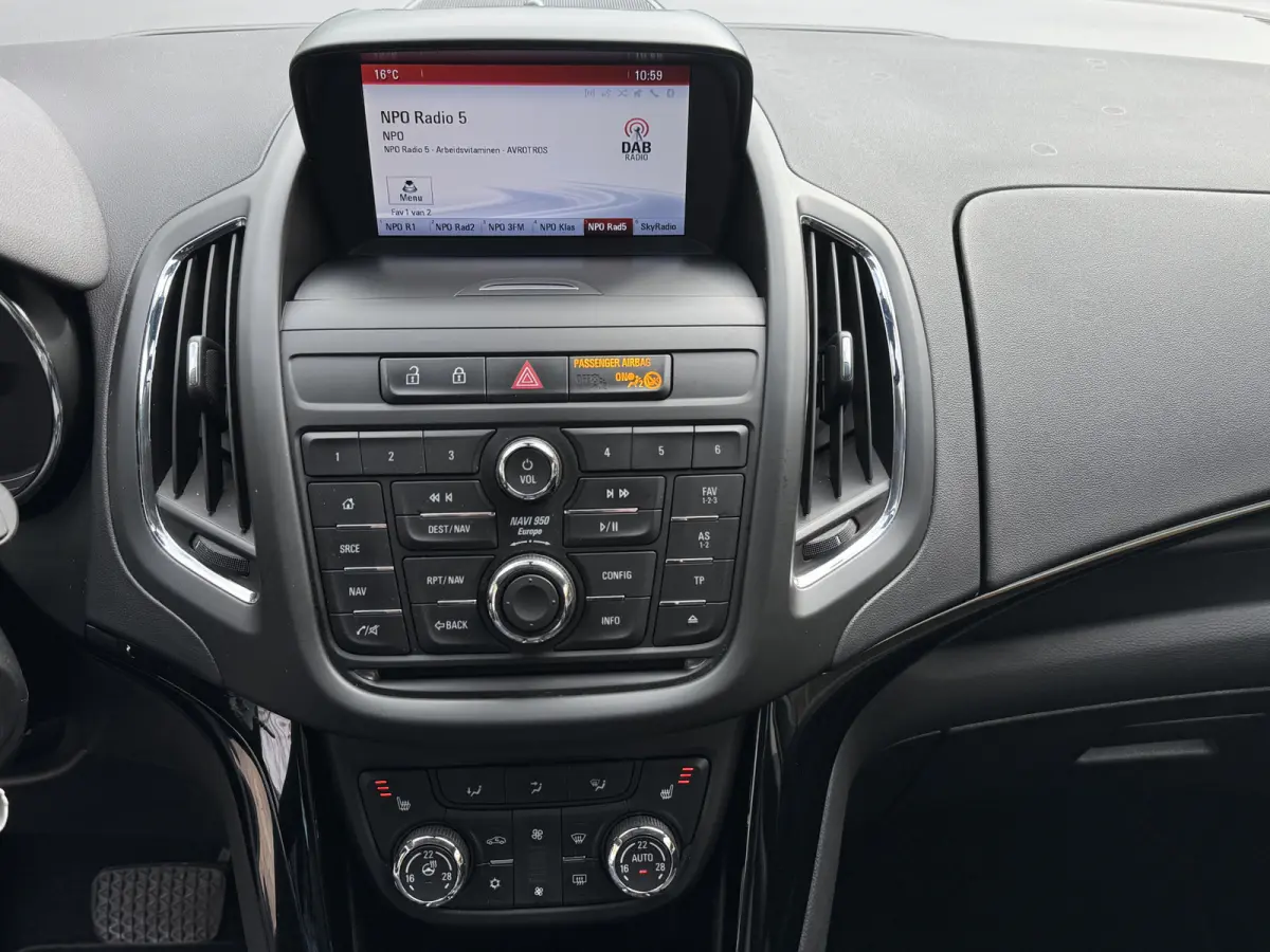 Tourer 1.4 Turbo 140PK Business+ 7Pers Automaat Climate Control Navi Camera