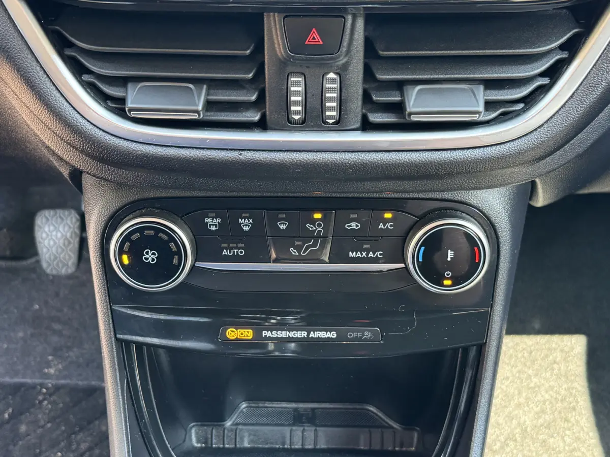 1.0 EcoBoost Titanium Climate Control Navi Carplay