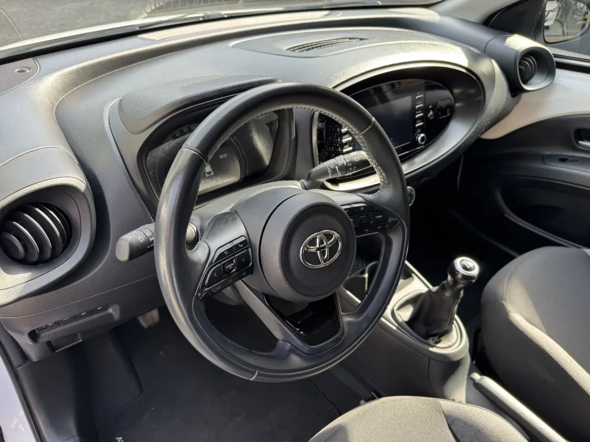 1.0 VVT-i MT Play Airco Camera Carplay
