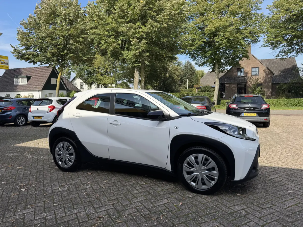 1.0 VVT-i MT Play Airco Camera Carplay