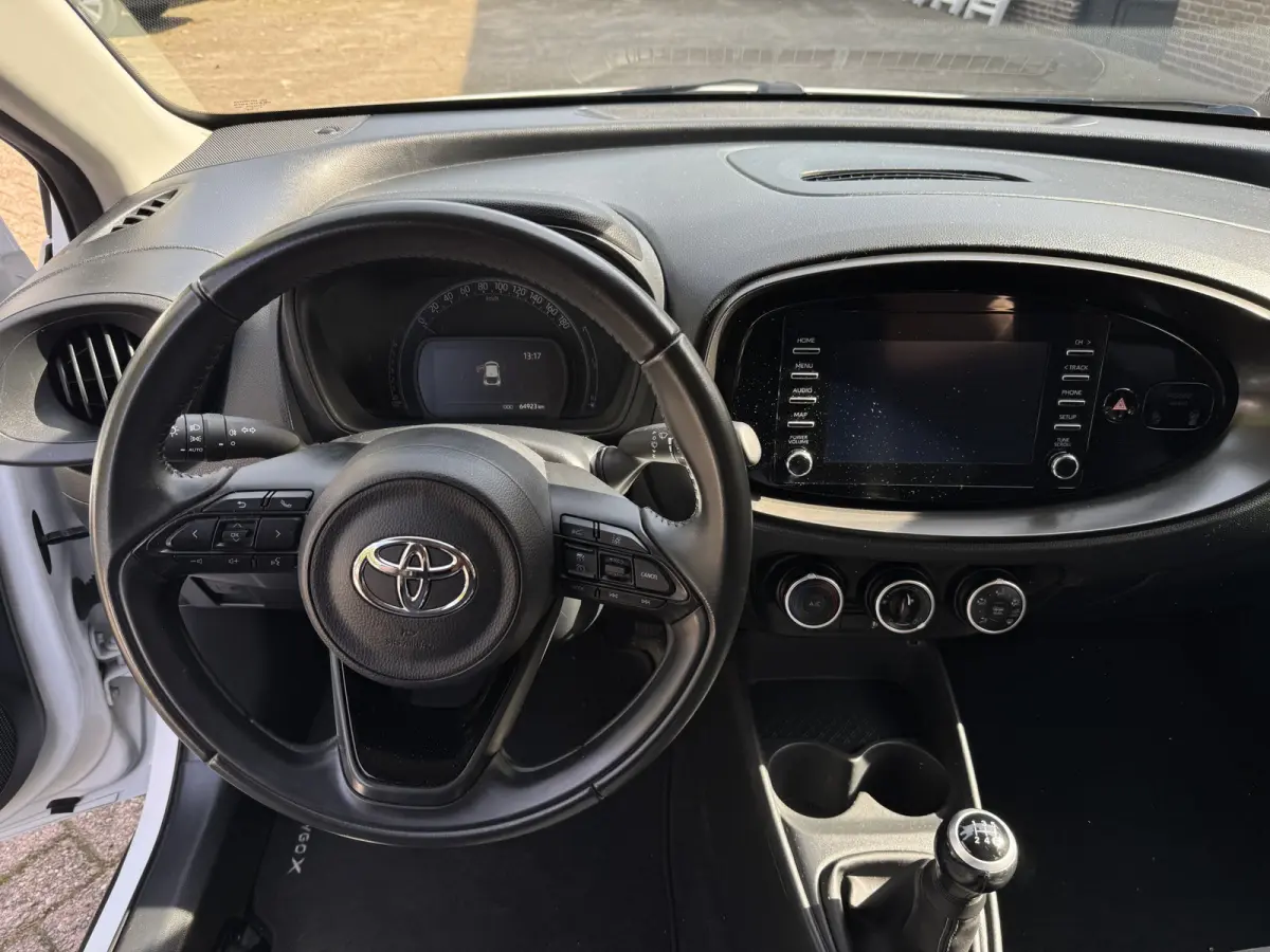 1.0 VVT-i MT Play Airco Camera Carplay
