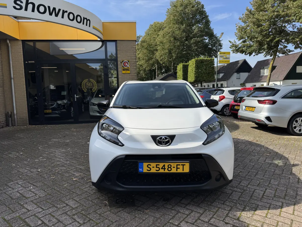 1.0 VVT-i MT Play Airco Camera Carplay