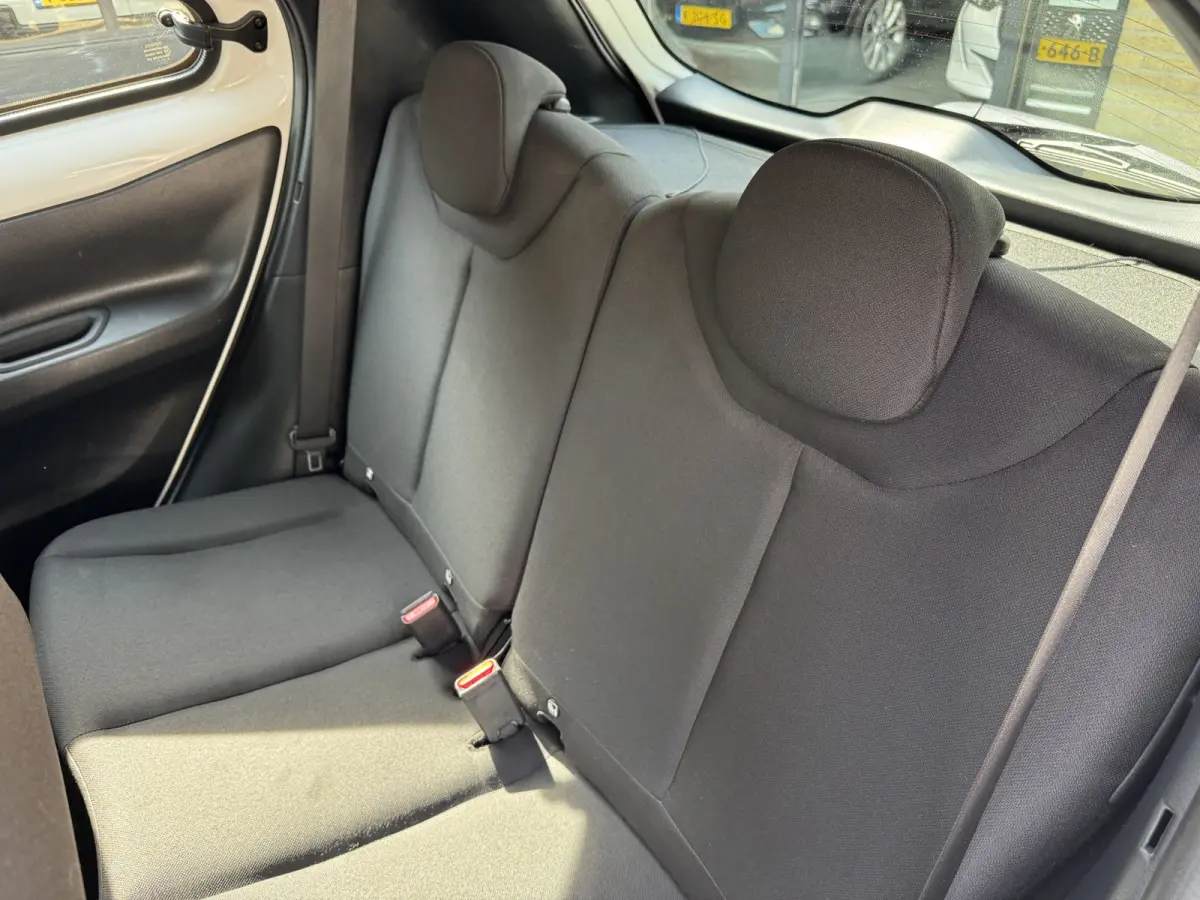 1.0 VVT-i MT Play Airco Camera Carplay