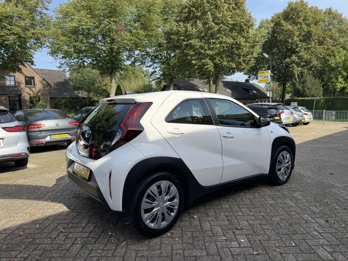 1.0 VVT-i MT Play Airco Camera Carplay
