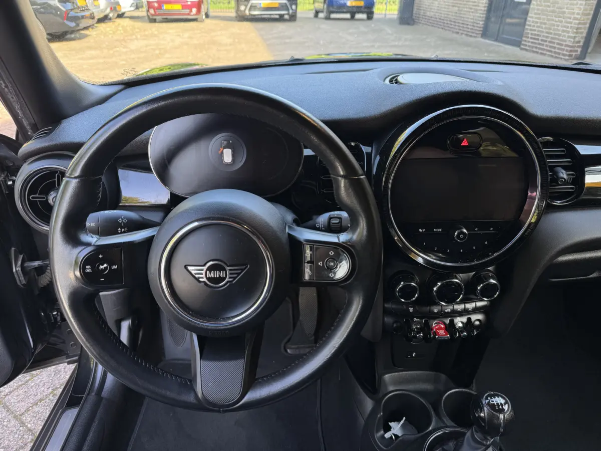1.5 One Climate Control Led Navi Carplay