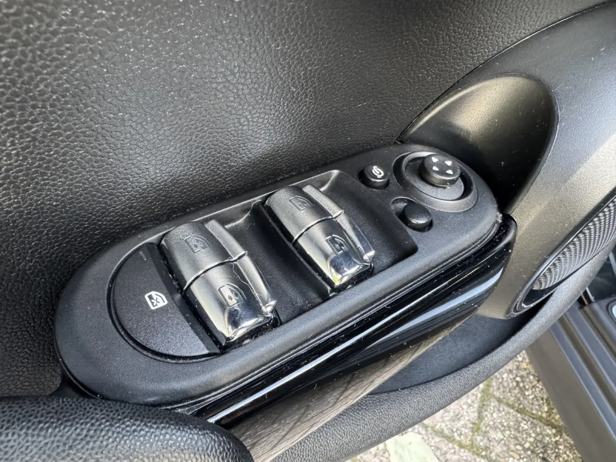1.5 One Climate Control Led Navi Carplay