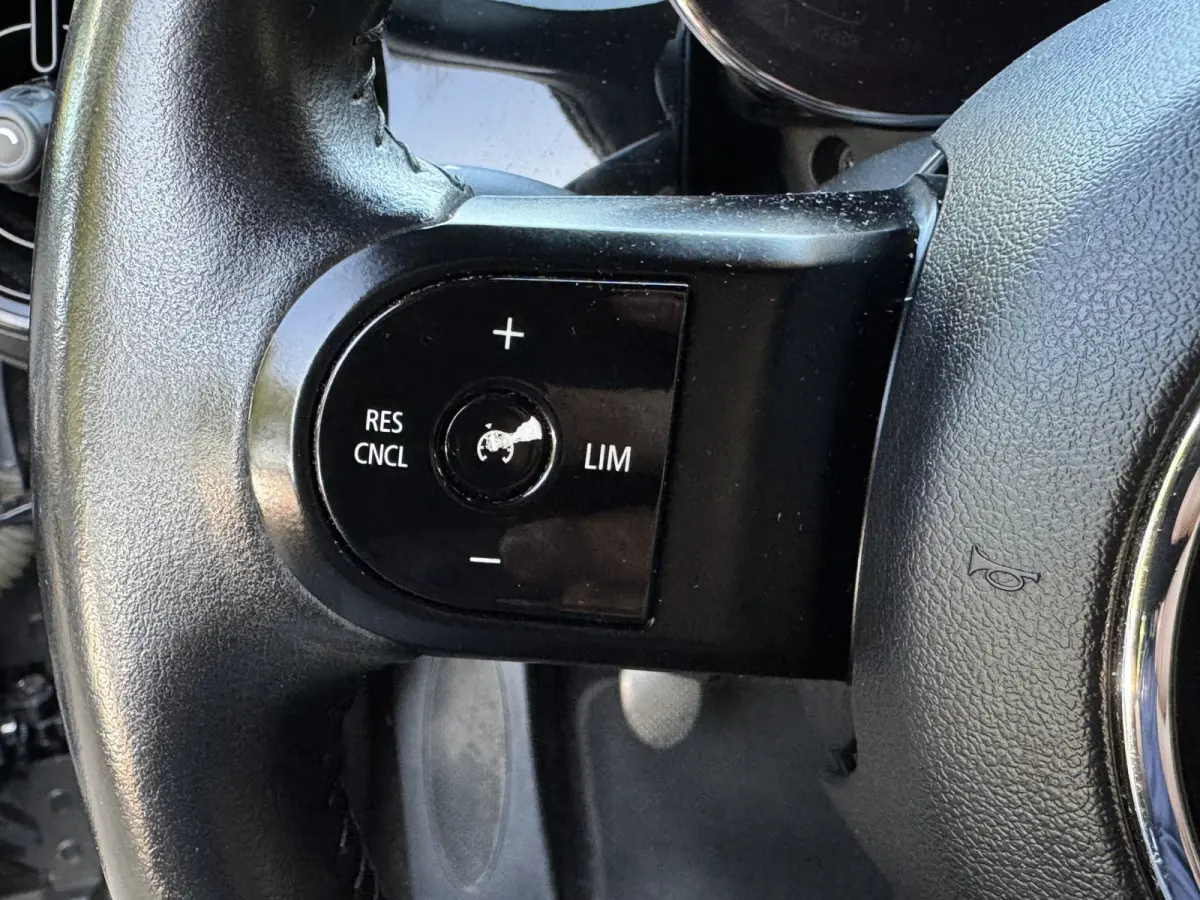 1.5 One Climate Control Led Navi Carplay