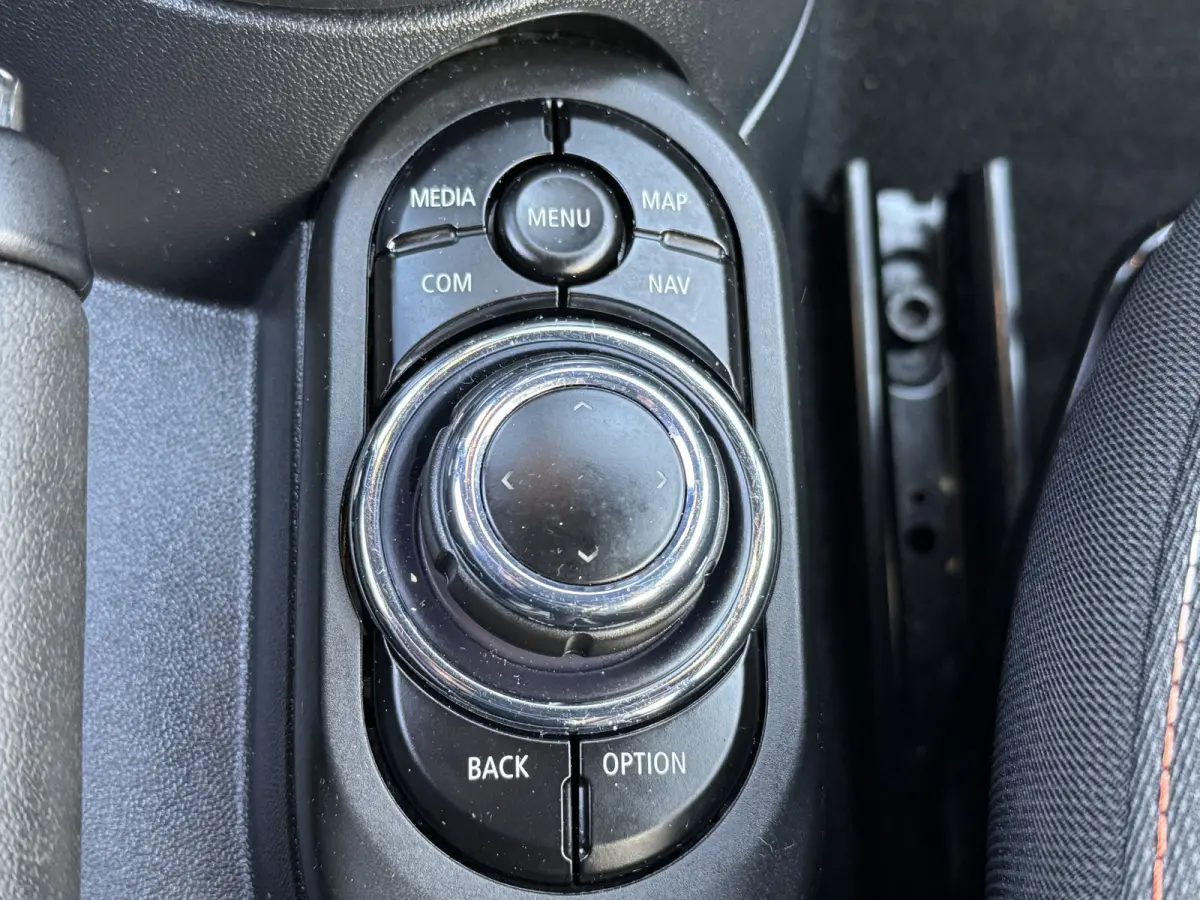 1.5 One Climate Control Led Navi Carplay