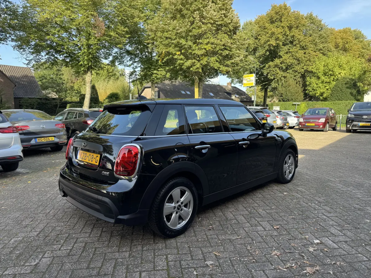 1.5 One Climate Control Led Navi Carplay