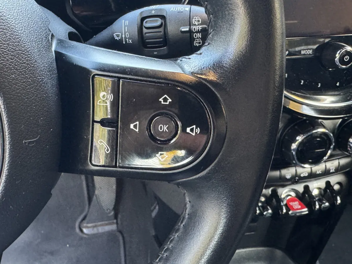 1.5 One Climate Control Led Navi Carplay
