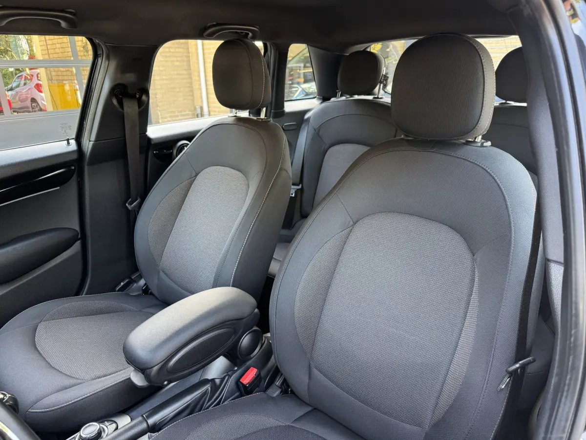 1.5 One Climate Control Led Navi Carplay