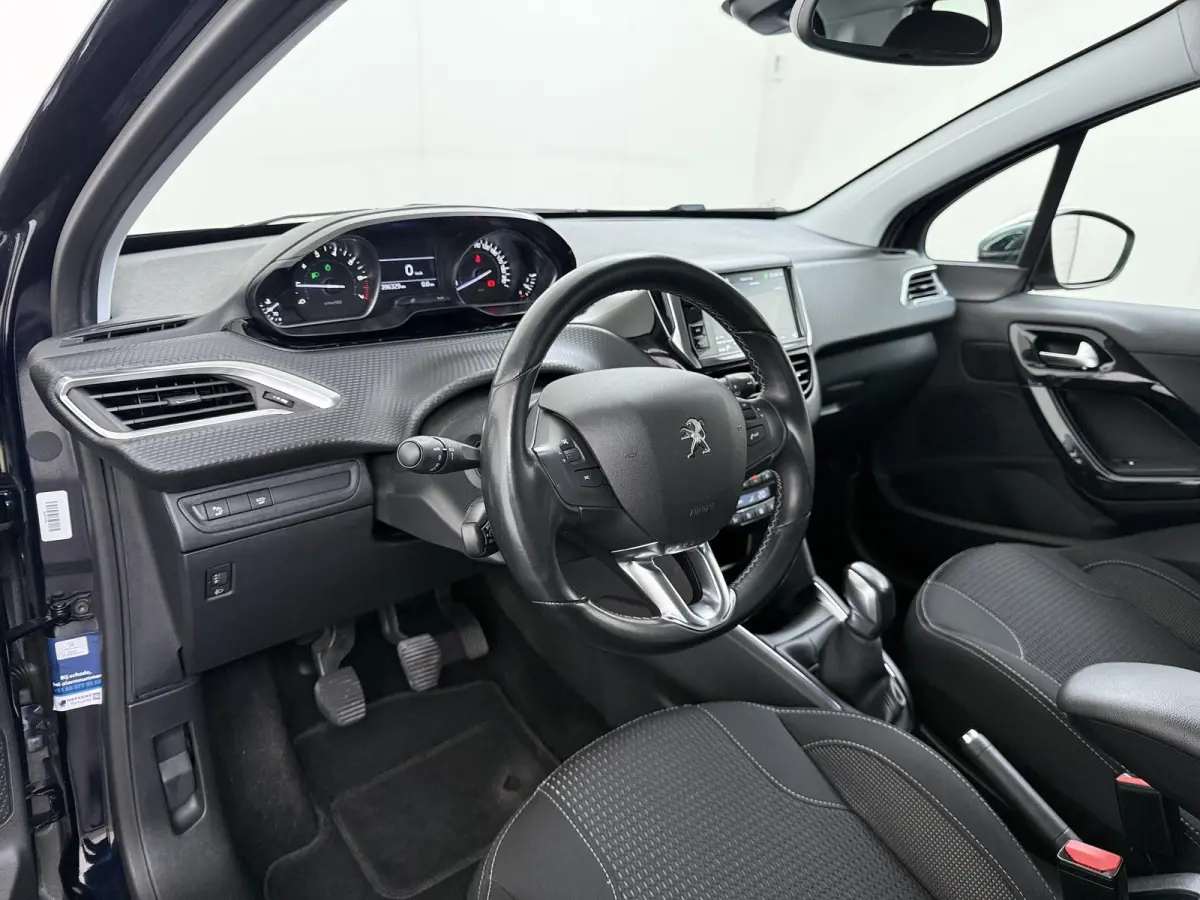 Allure 82pk | Navigatie | Automatische airco | Parkeersensoren achter | Cruise control | Lichtmetalen velgen | Apple Carplay en Android auto