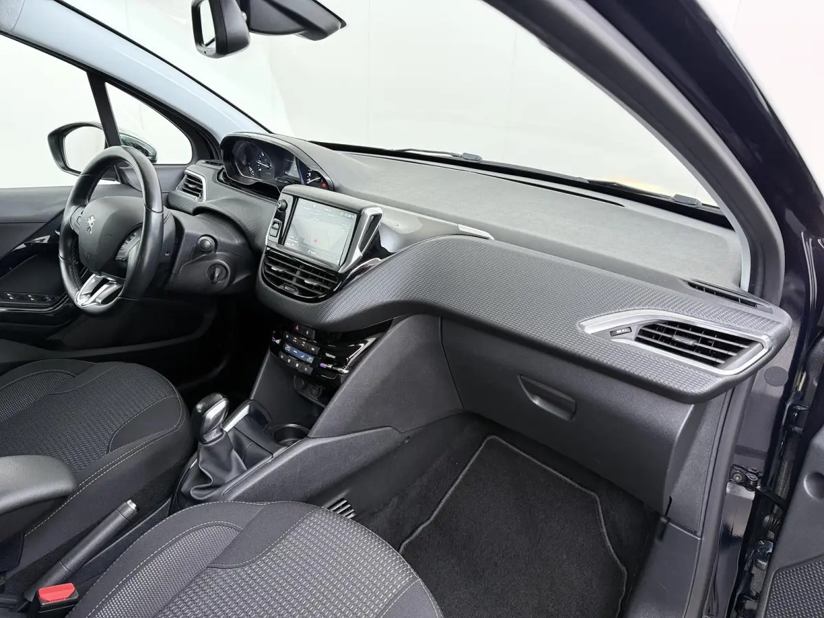 Allure 82pk | Navigatie | Automatische airco | Parkeersensoren achter | Cruise control | Lichtmetalen velgen | Apple Carplay en Android auto