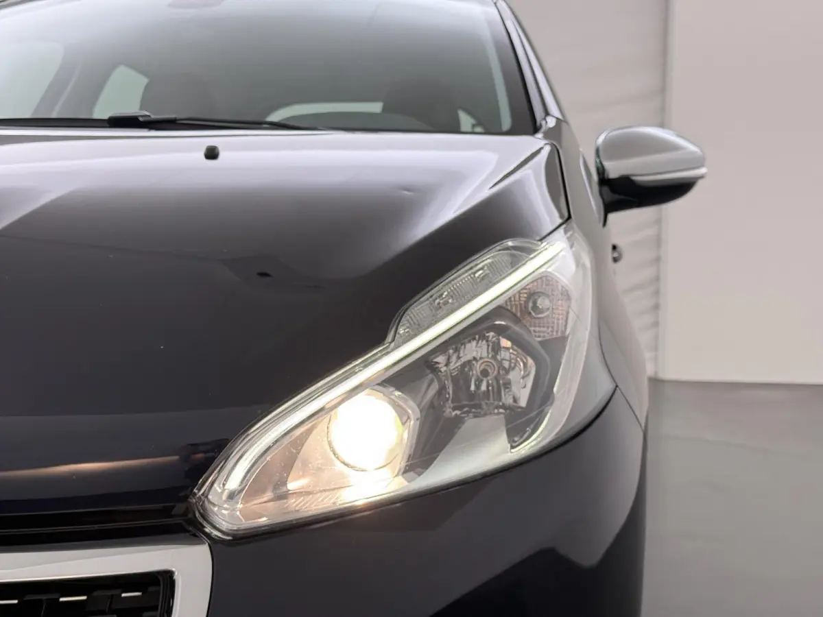 Allure 82pk | Navigatie | Automatische airco | Parkeersensoren achter | Cruise control | Lichtmetalen velgen | Apple Carplay en Android auto