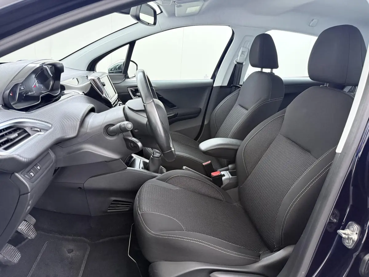 Allure 82pk | Navigatie | Automatische airco | Parkeersensoren achter | Cruise control | Lichtmetalen velgen | Apple Carplay en Android auto