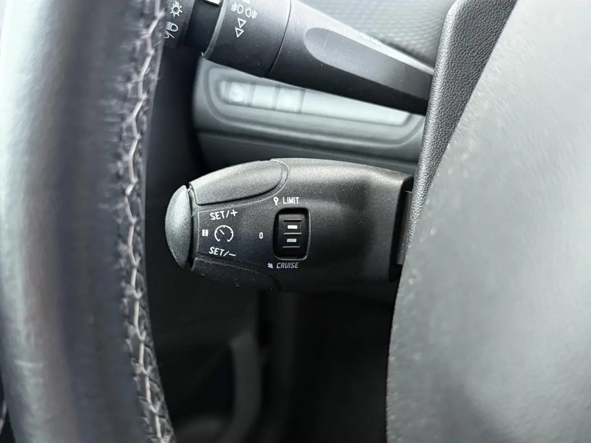 Allure 82pk | Navigatie | Automatische airco | Parkeersensoren achter | Cruise control | Lichtmetalen velgen | Apple Carplay en Android auto
