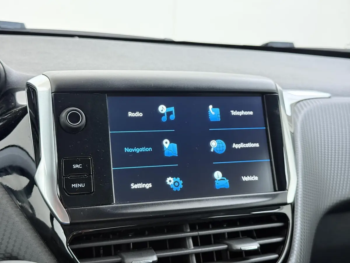 Allure 82pk | Navigatie | Automatische airco | Parkeersensoren achter | Cruise control | Lichtmetalen velgen | Apple Carplay en Android auto