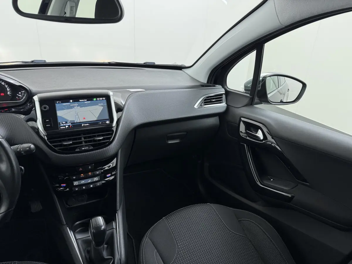 Allure 82pk | Navigatie | Automatische airco | Parkeersensoren achter | Cruise control | Lichtmetalen velgen | Apple Carplay en Android auto